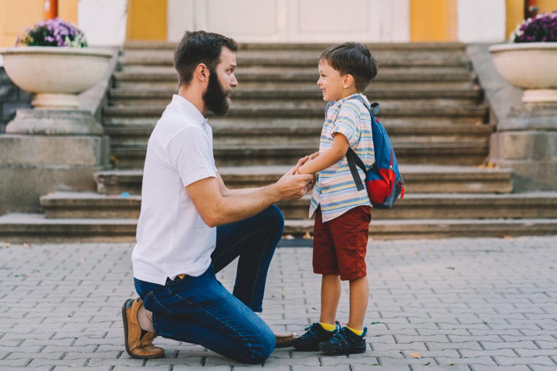 Enfants qui vont à l'école